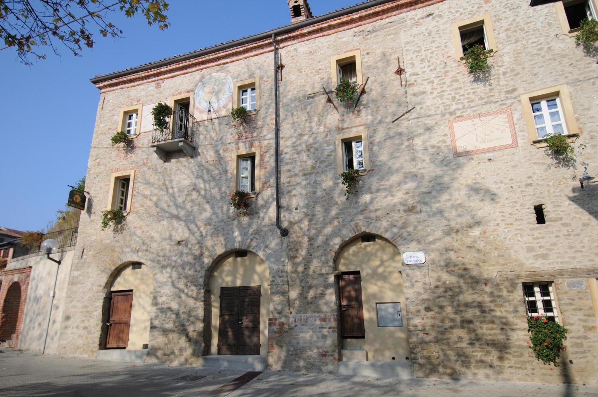 Dimora Storico Romantica Il Sole E La Luna Cerretto Langhe Экстерьер фото