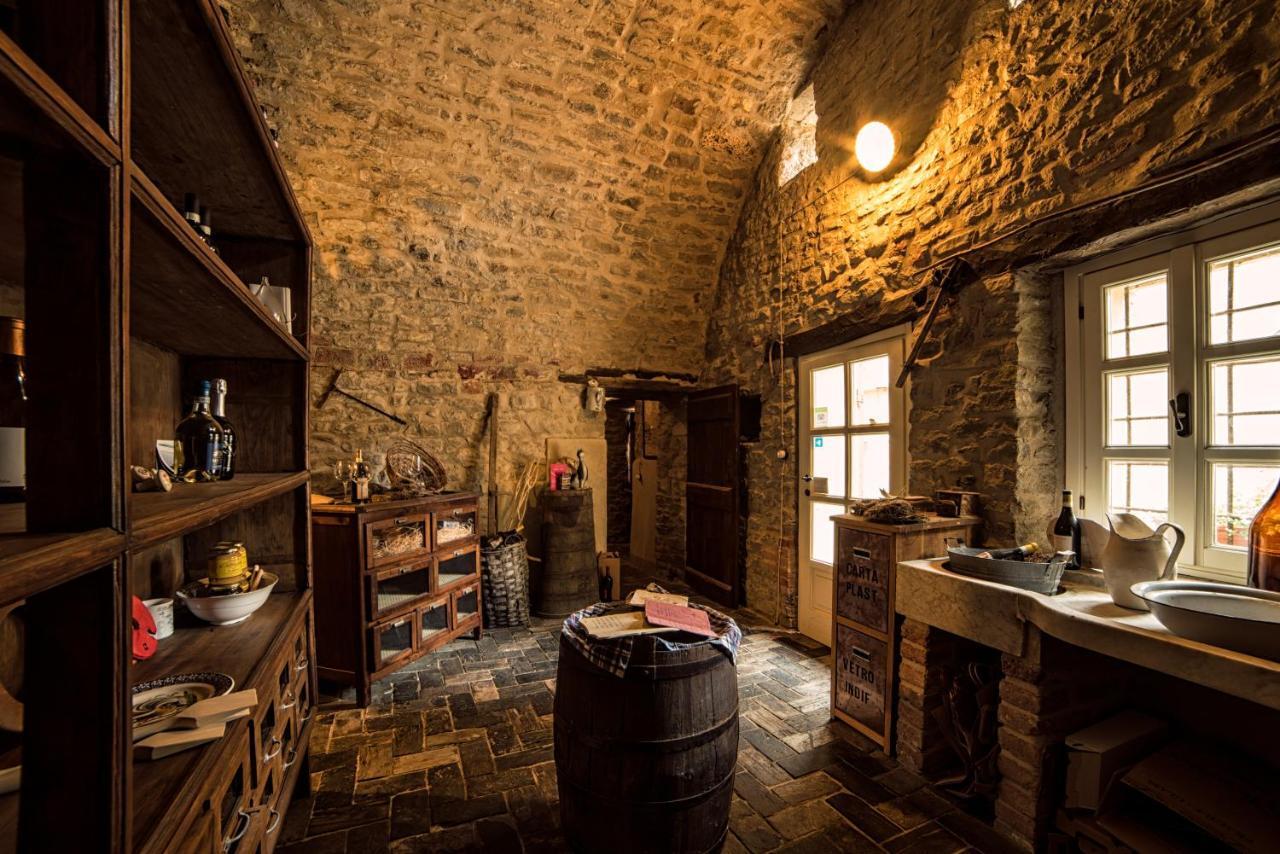 Dimora Storico Romantica Il Sole E La Luna Cerretto Langhe Экстерьер фото